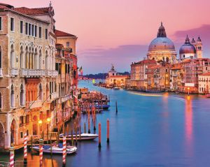 Цветной Вид с моста Венеции